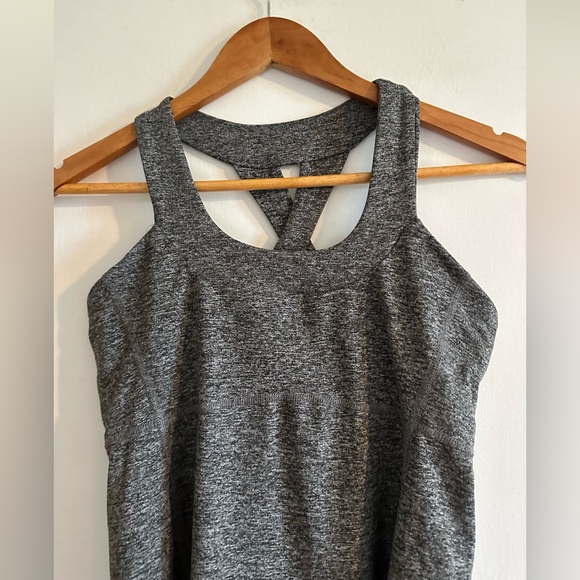 Strut This Heather Gray Stretchy Shelf Bra Cross Back Tank Top EUC - Picture 3 of 8